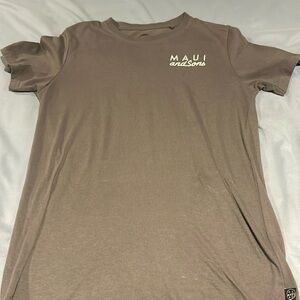 Maui and Sons T-Shirt. Size Small.